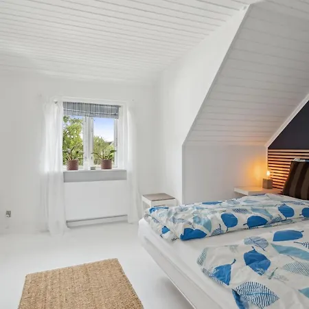 Дом отдыха 4 Bedroom In