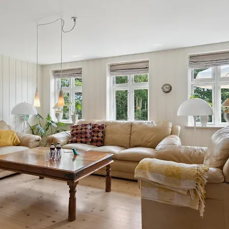 4 Bedroom In بيت للعطل نْيوبورغ