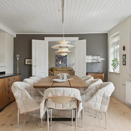 4 Bedroom In *