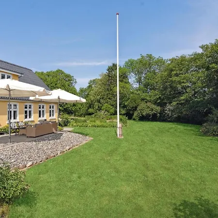 4 Bedroom In Dom wakacyjny Nyborg