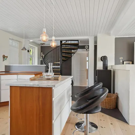 بيت للعطل 4 Bedroom In *