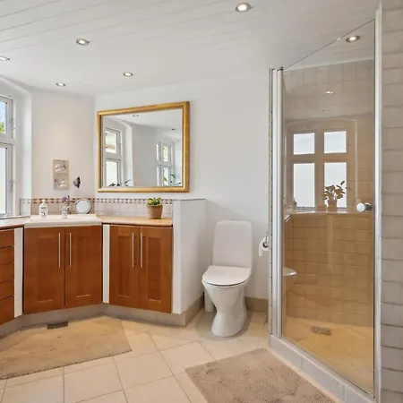 بيت للعطل 4 Bedroom In *